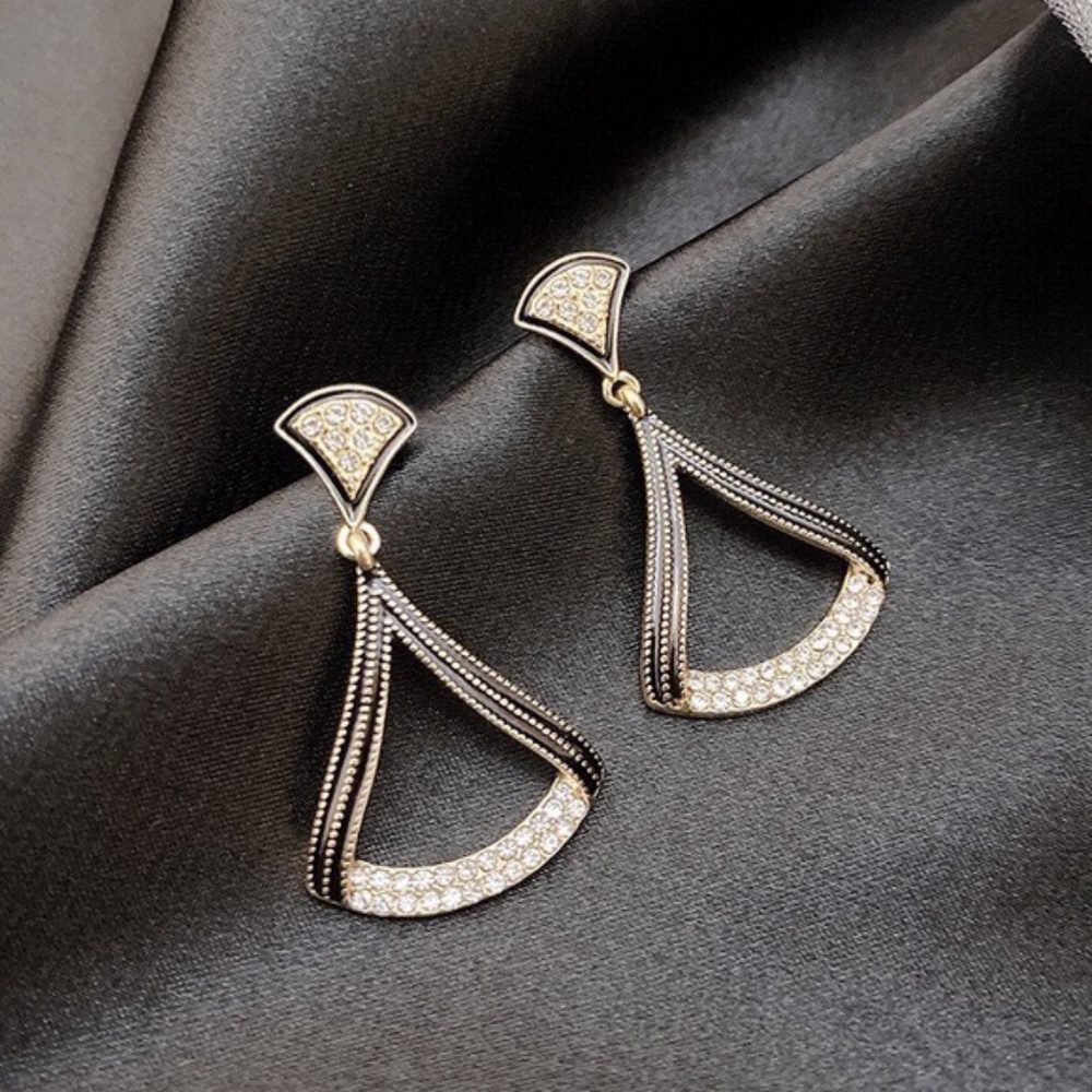 NEW Art Deco Black and Gold Boutique Statement Earrings